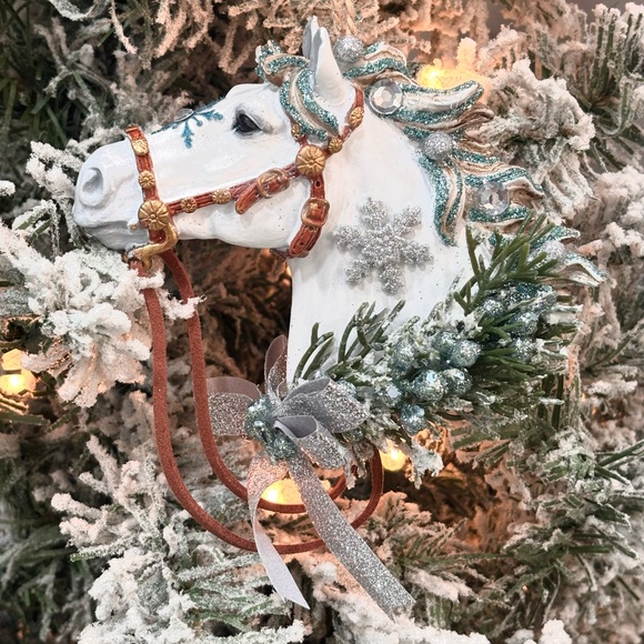 Holiday Horses:”Winter” design. Decorated horse ornament in hand crafted designs - Picture 3 of 12